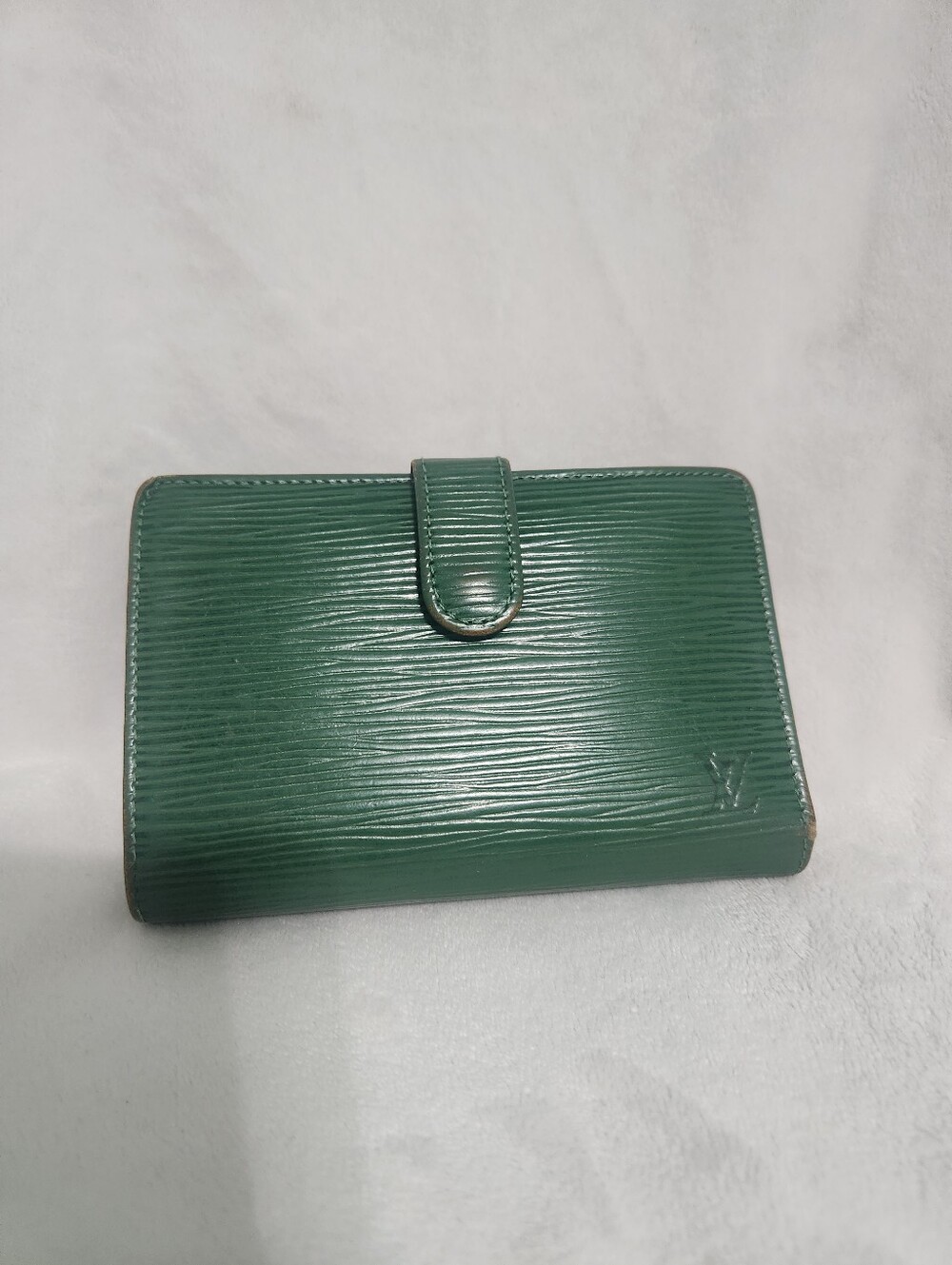 💚 Authentic Louis Vuitton Kisslock Epi wallet